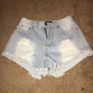 White fox boutique highwaisted shorts